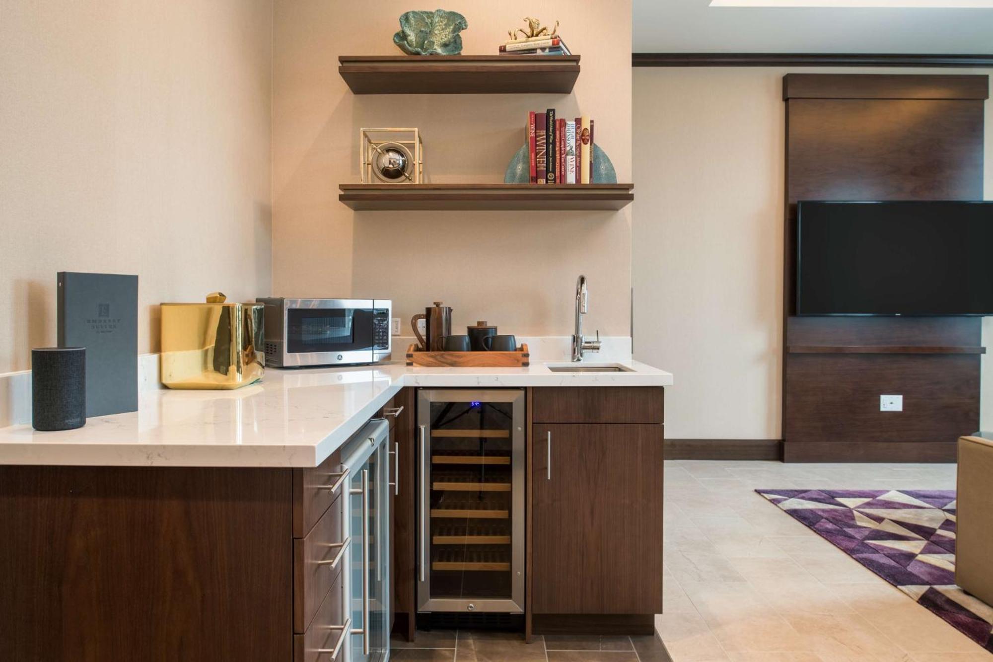 Hotel Embassy By Hilton Downtown Pioneer Square 4*