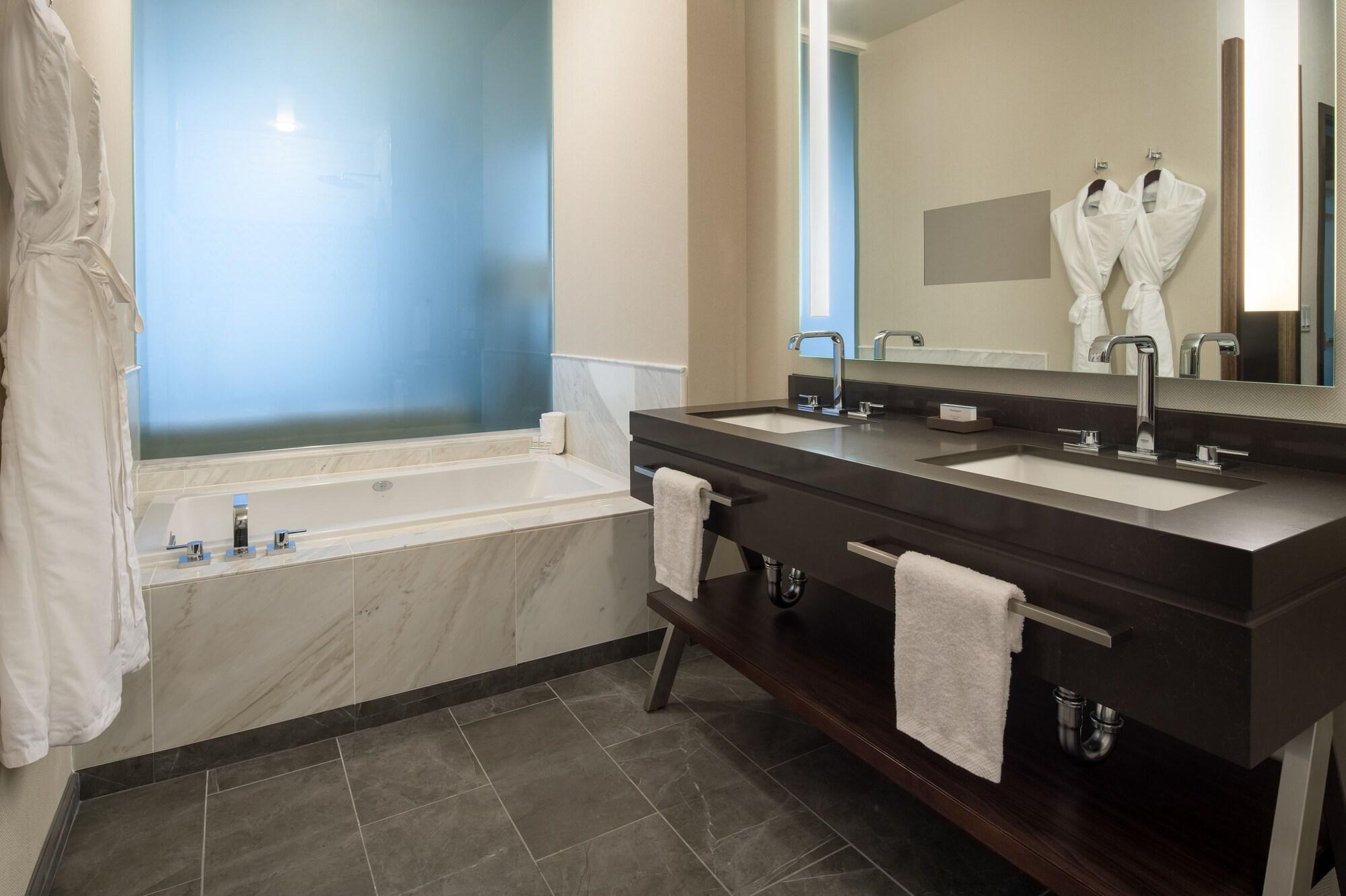 Embassy By Hilton Downtown Pioneer Square 4*